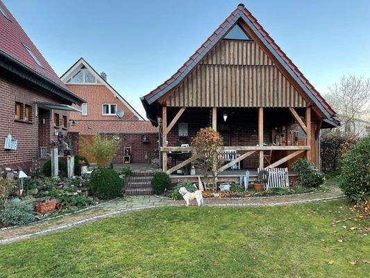 Anbau an der Garage - überdachter Freisitz