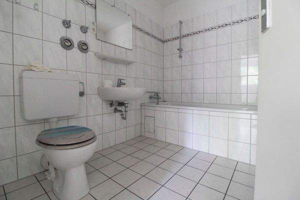 Badezimmer 2.OG Mitte rechts