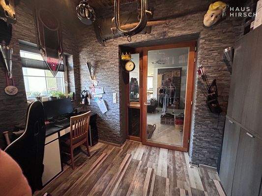 Büro/Gaming Wohn re