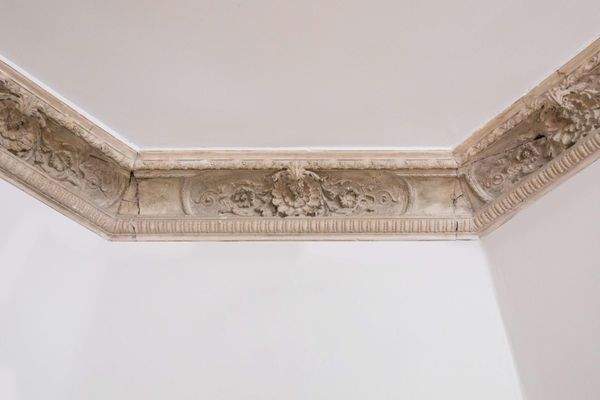 Aufwendiger Original-Stuck