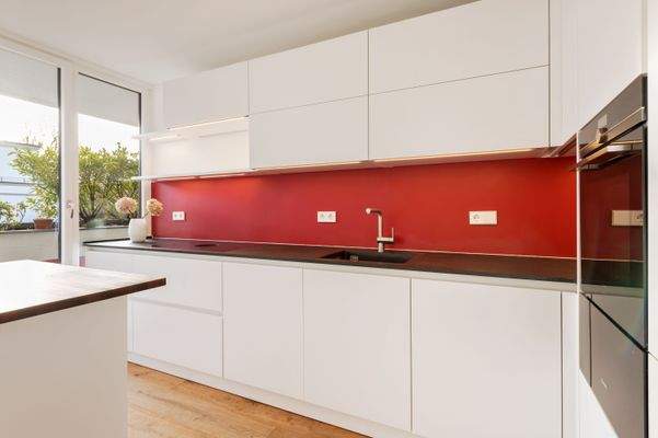 Zeitlose Schreiner-Einbauküche