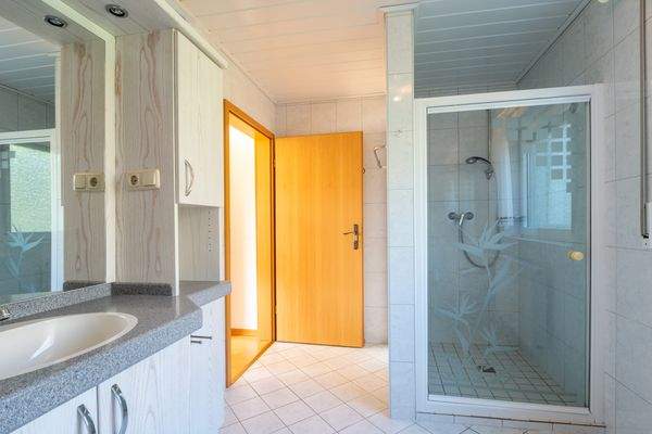 18302 Badezimmer