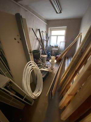 Noch unsanierter Bereich im Erdgeschoss und Nebengebäude (4).jpg