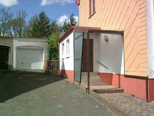 Eingangsbereich mit Garage