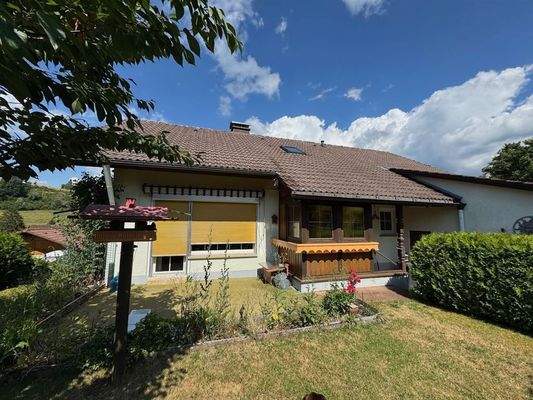 Hausansicht-Terrasse