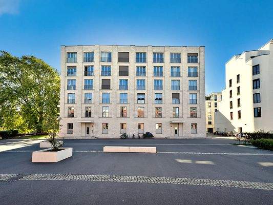 Frontansicht Gebäude KLEINER