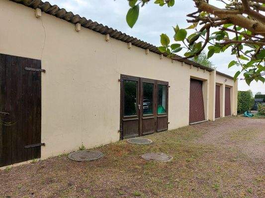 Werkstatt mit Garagen