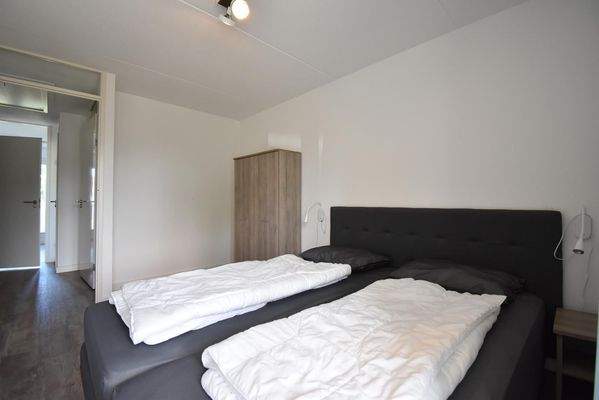 ferienwohnung-schlafzimmer-cape-helius-balcony-zugang-boxspring007