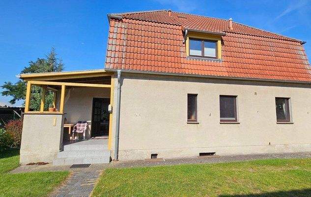 Hofseite und Veranda.jpg