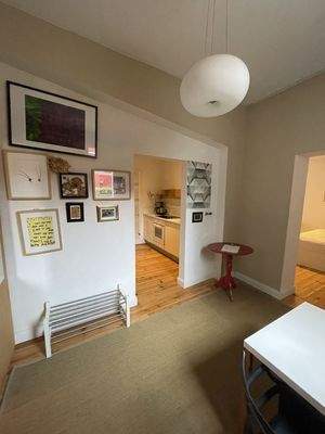 Eingangsflur mit Gardrobe, Esszimmer und Küchenzugang