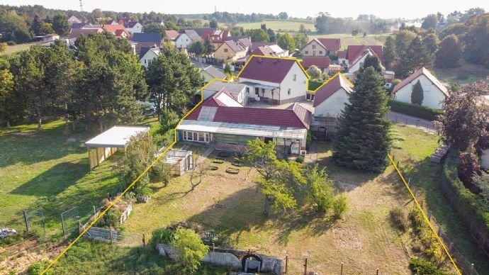 Einfamilienhaus 4-Seiten-Hof inkl. Poolhaus + viel Land auf den Jessener Weinbergen (Baugrundstück, Ackerfläche, Wald-Nähe))