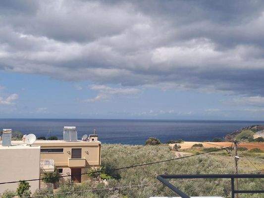 Große Villa mit offenem Meerblick und vier Mietwohnungen