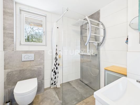 Badezimmer mit Dusche