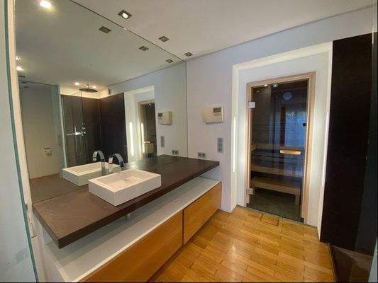 Saunabereich mit Dusche