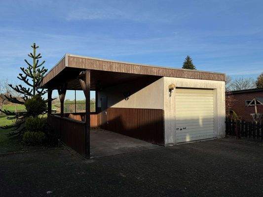 Garage mit Carport