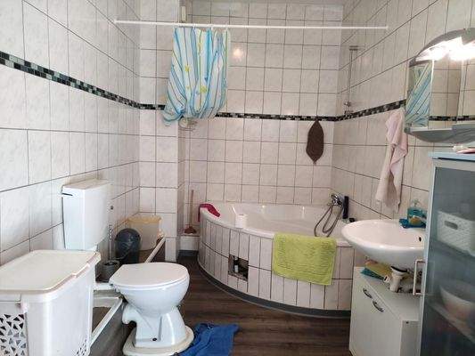 Badezimmer - Wohnung 2 - OG