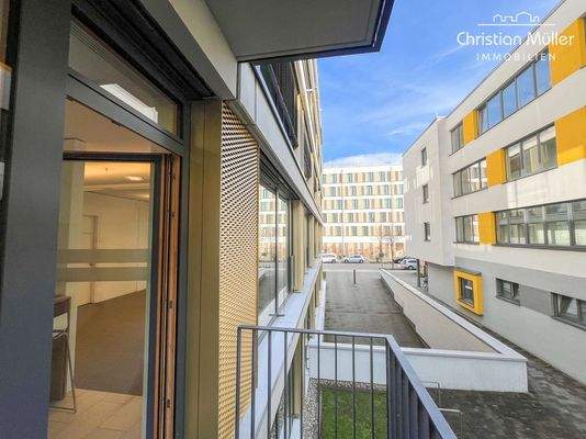 Balkon für angenehme Kaffeepausen mit den Kollegen 