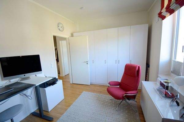 Gäste-/Arbeits-/Schlafzimmer