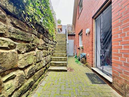 Außentreppe in den Garten