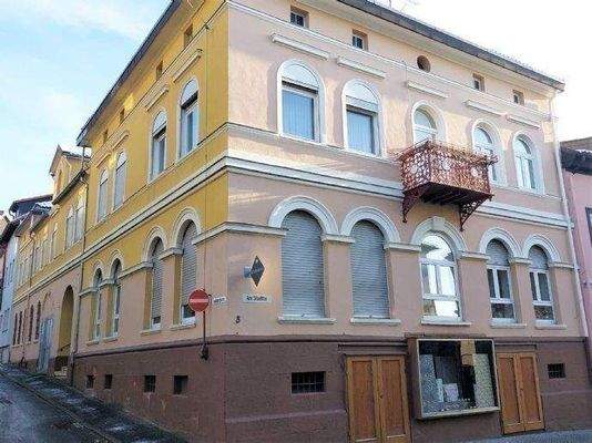 2 Gewölbekeller von außen zugängig.