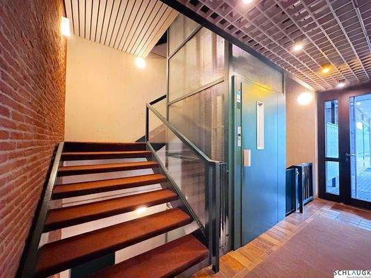 Treppenhaus / Lift