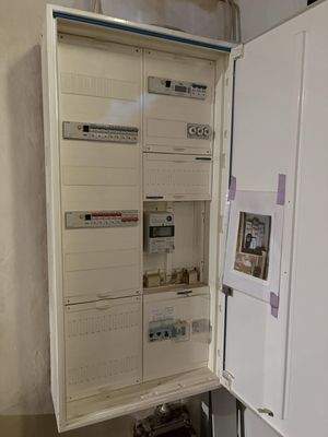 Moderner Elektro-Verteilerkasten