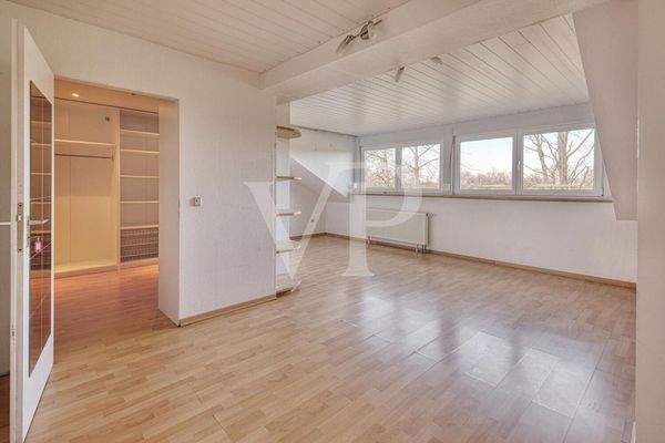 OG - Elternschlafzimmer mit Blick in die Ankleide