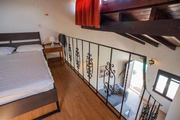 Kreta, Tavronitis: Villa mit Meerblick und 3 unabhängigen Apartments zu verkaufen