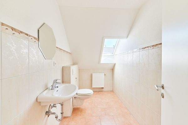 2. OG Toilette 1.jpg