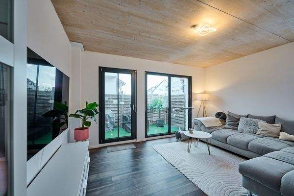 Wohnzimmer mit Blick zur Terrasse