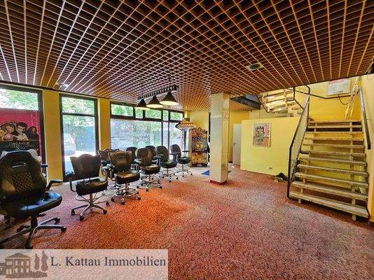 Treppenaufgang ins Obergeschoss