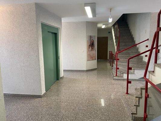 Talstaße 84 Flur Aufzug Jena.jpg