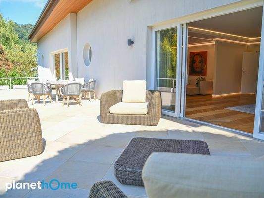 Terrasse mit Blick nach Innen_2