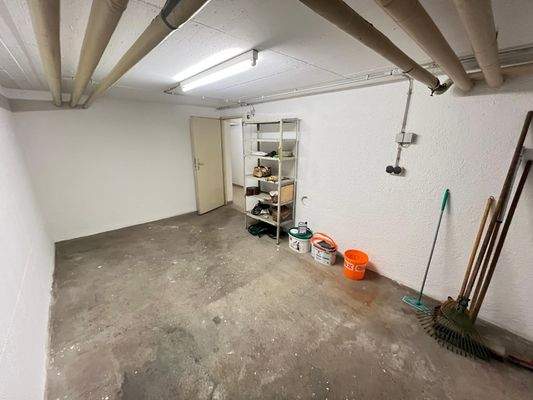 Hobbyraum zum Eingang.JPG