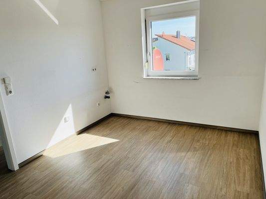 ca. 12m² großes Zimmer (DG)