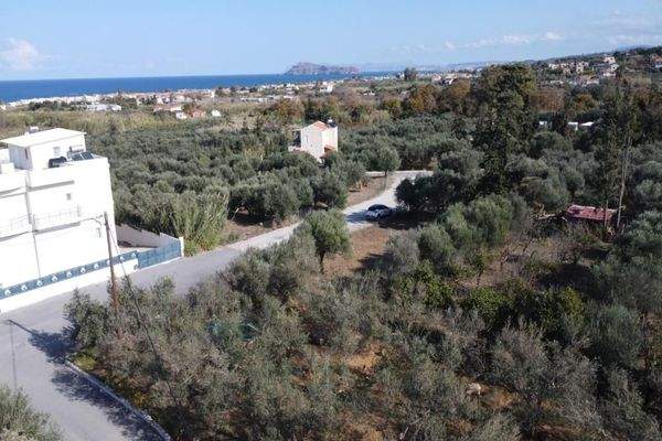 Kreta, Maleme: Grundstück zu verkaufen - nur 5 Minuten zum Sandstrand