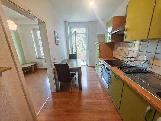 Küche mit Balkonzugang