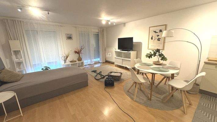 Boxspringbett mit Essbereich