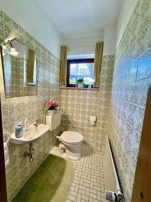 gefliestes Gäste-WC im Erdgeschoss