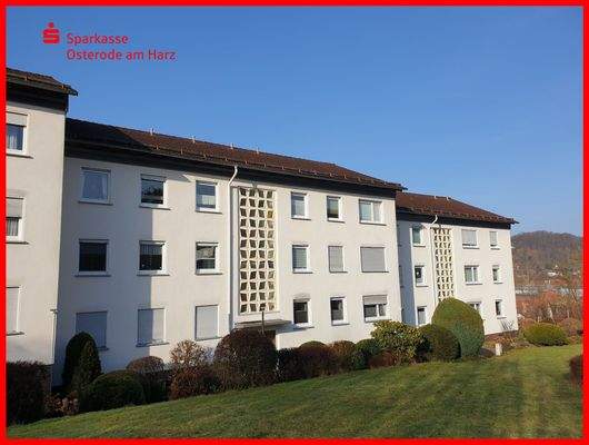 Nord-Ostfassade mit Hauseingängen