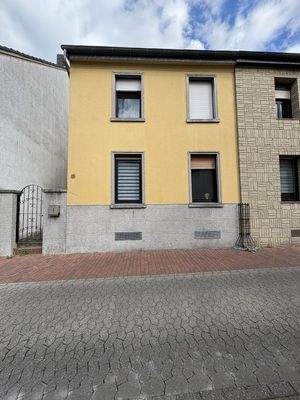 Straßenansicht links, Eingang