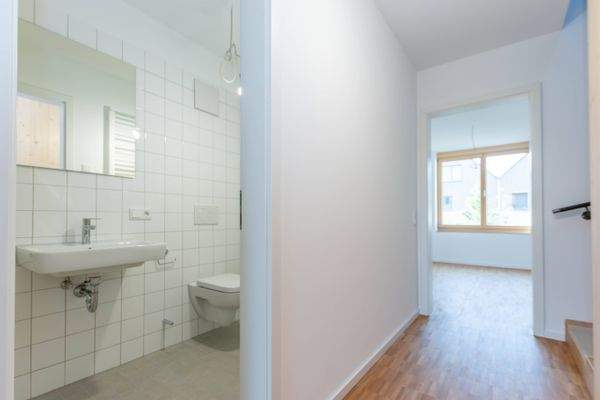 Flur 1. OG und Badezimmer