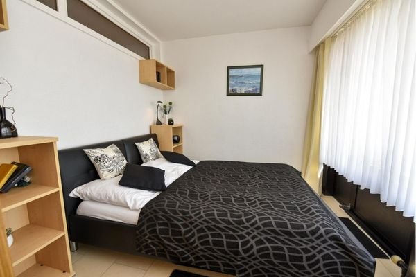 Schlafzimmer 1