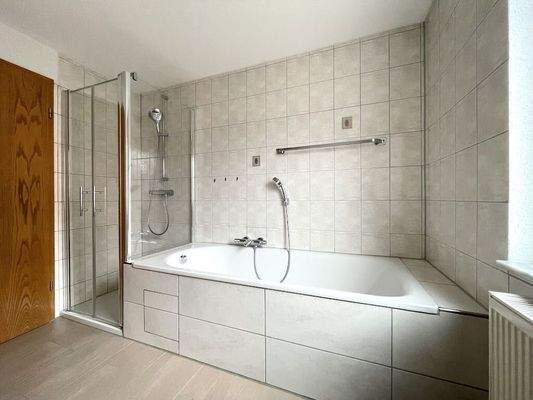 EG - Wanne und Dusche