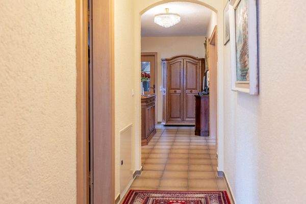 Großzügiges Wohnhaus mit Garten, Wintergarten & PV – ruhig gelegenes Raumwunder