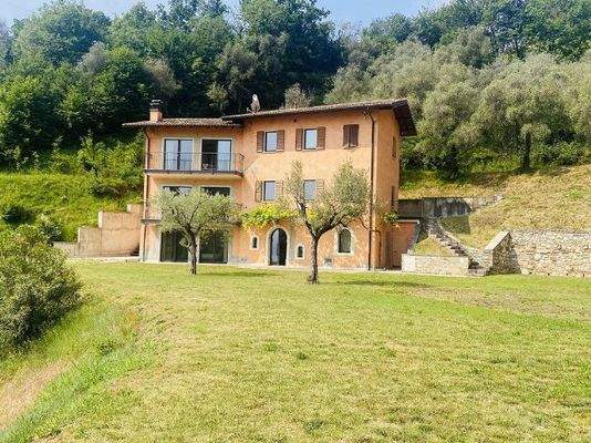 6988pi_01_Villa_Rustiko_Anwesen_Immobilienkauf_Gar