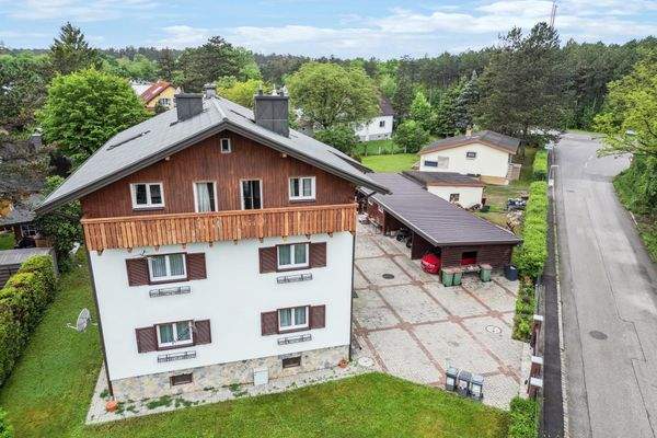 vollkommen neu saniertes Dach und Balkon und sämtliche Verblechungen