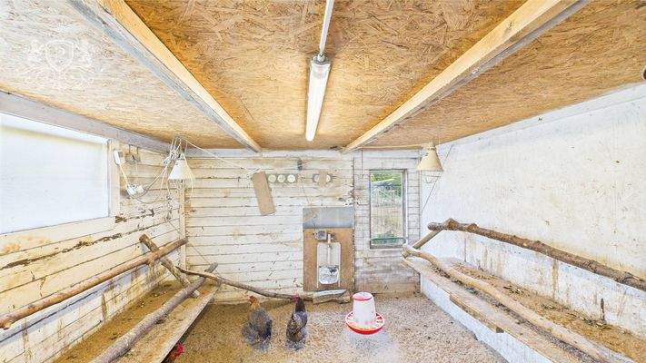 Stallungen/Hühnerstall/Legeboxen