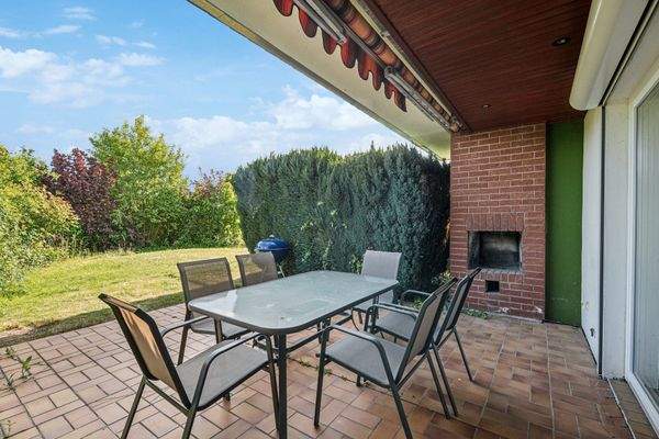 Terrasse mit Außenkamin EG