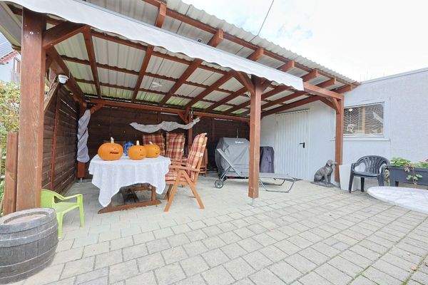 überdachte Sitzecke